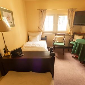 Zimmer mit zwei Einzelbetten